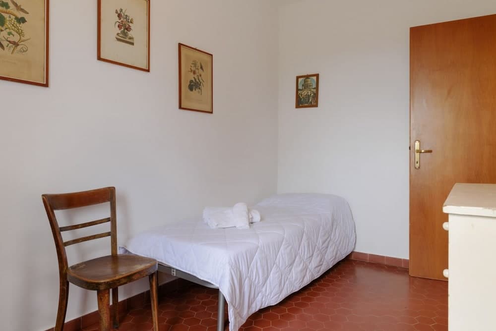 Villetta immersa nel verde con due posti auto