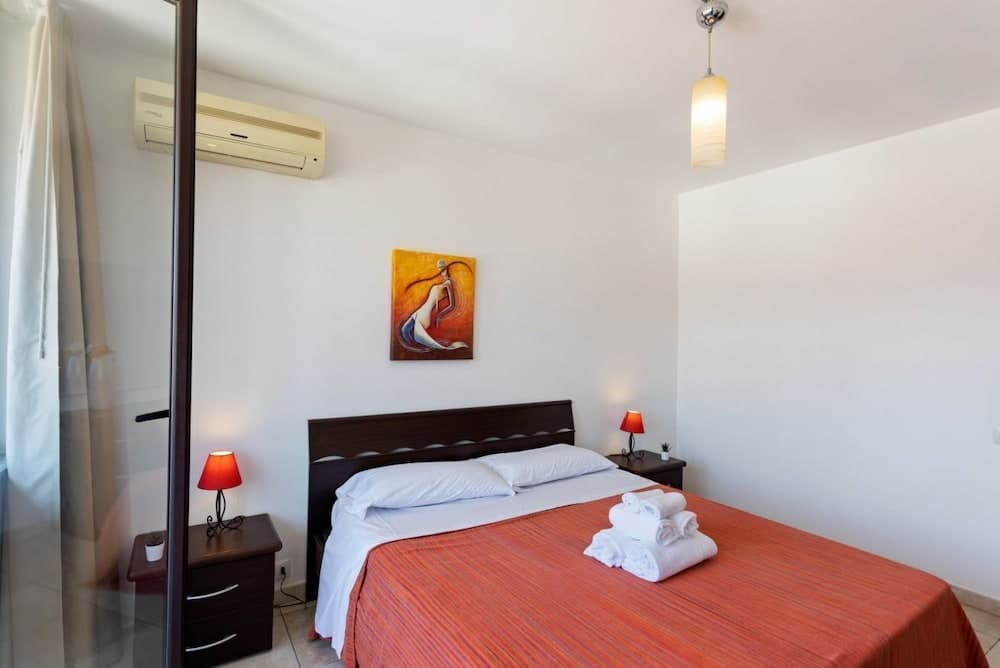 Giardini Naxos Bright Apartments with Balcony