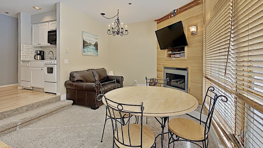 River Bank Lodge 2907