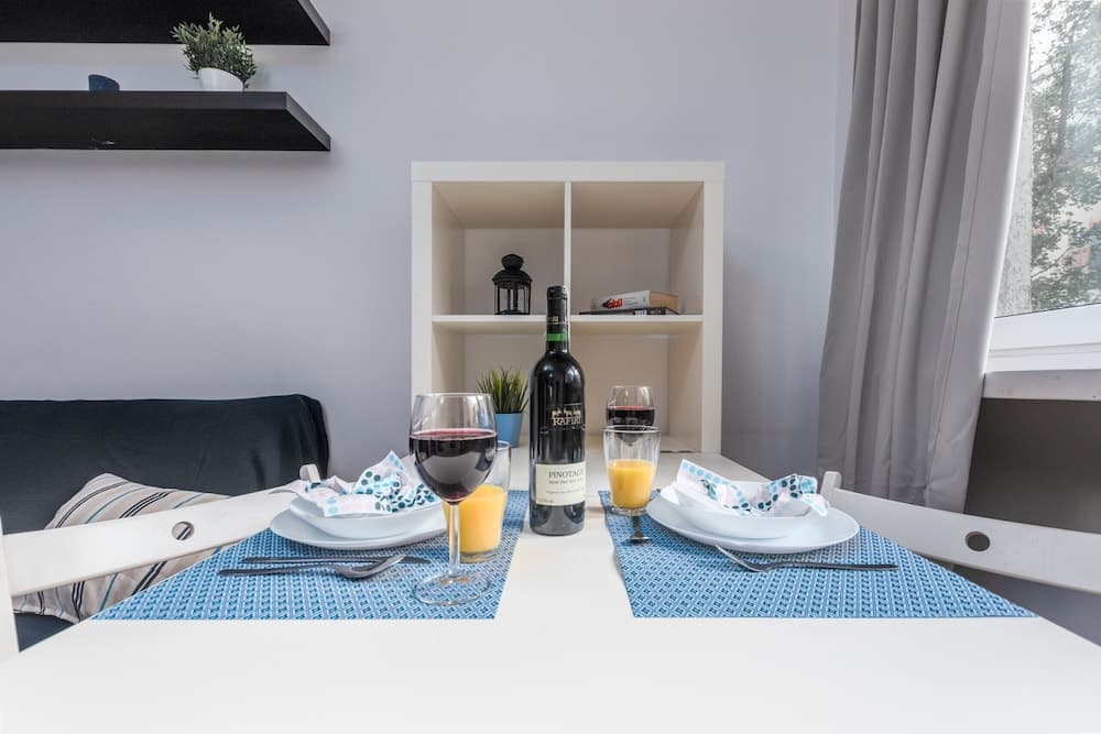 Apartment Warsaw Chmielna 116 by Renters