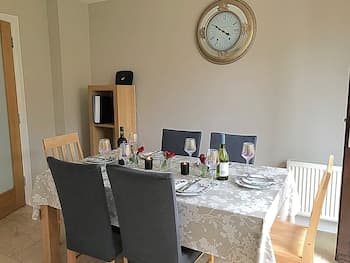 Immaculate 3-bed House With Private Secure Garden