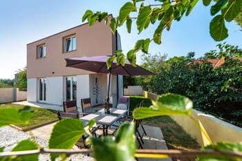 Urban and quiet holiday house Bianca