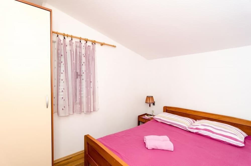 Apartments Ereš Žuronja