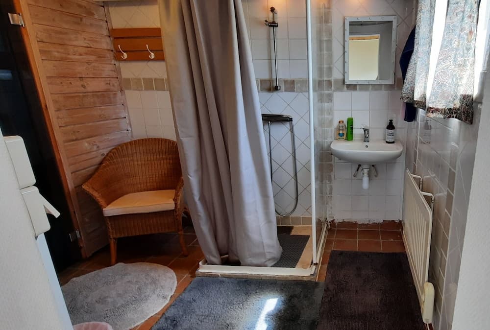 Tollarp - Barn - Sleeps 3 - Pet Friendly - Parking