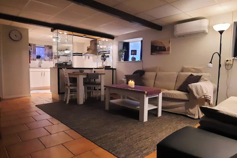 Tollarp - Barn - Sleeps 3 - Pet Friendly - Parking