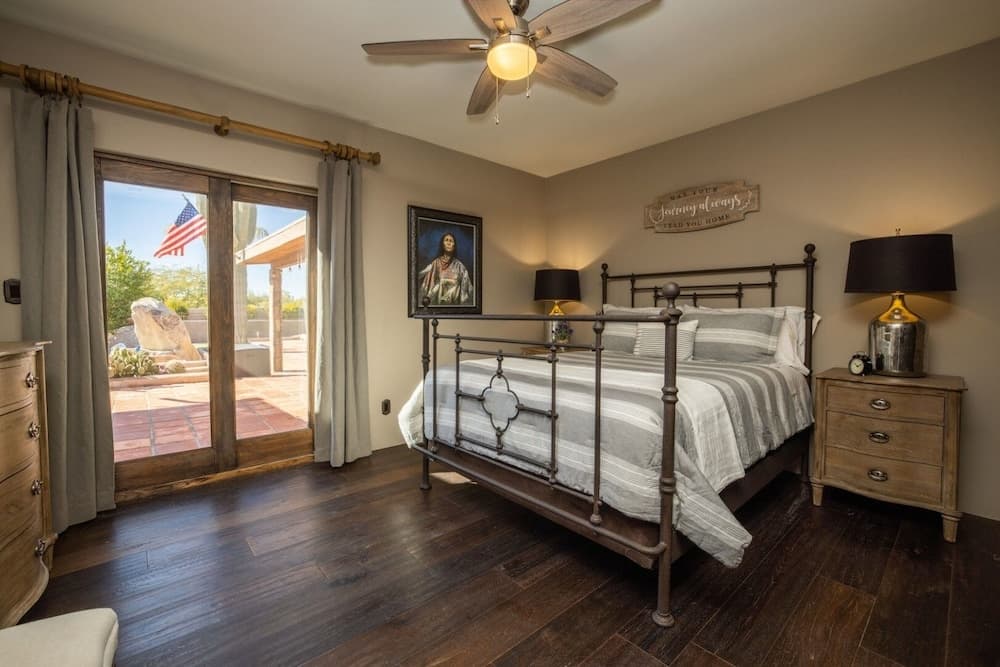 North Scottsdale On 70th Pl 5 Bedroom Home by Redawning