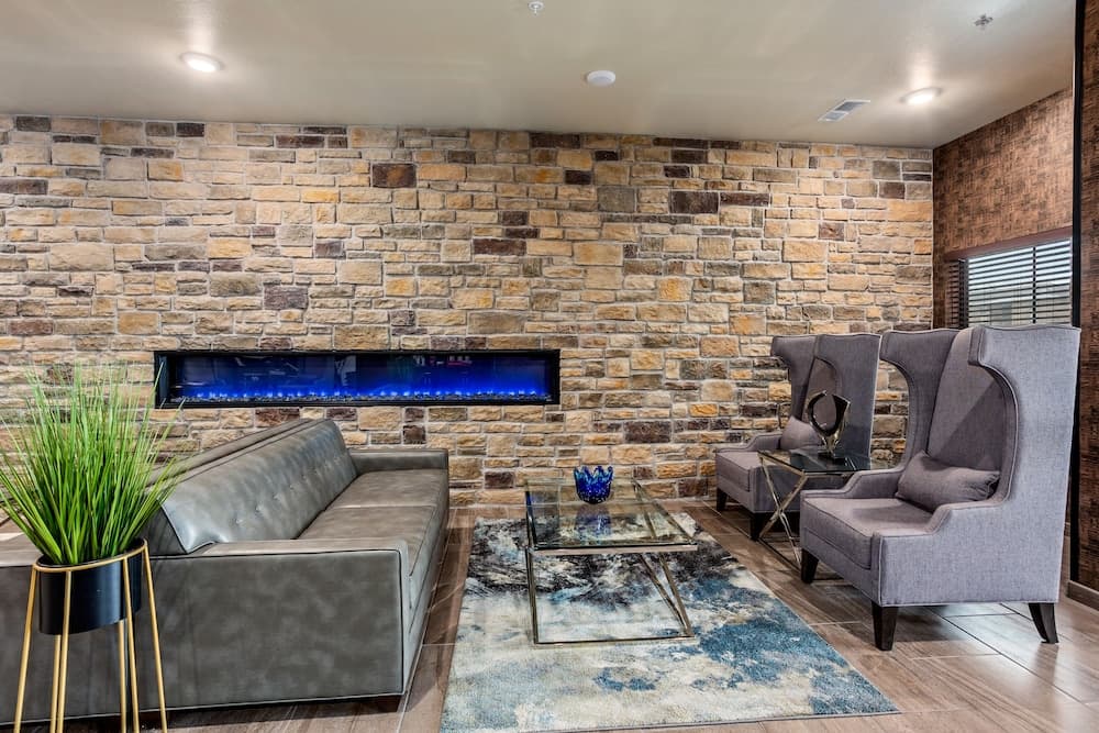 Cobblestone Hotel & Suites-Little Chute