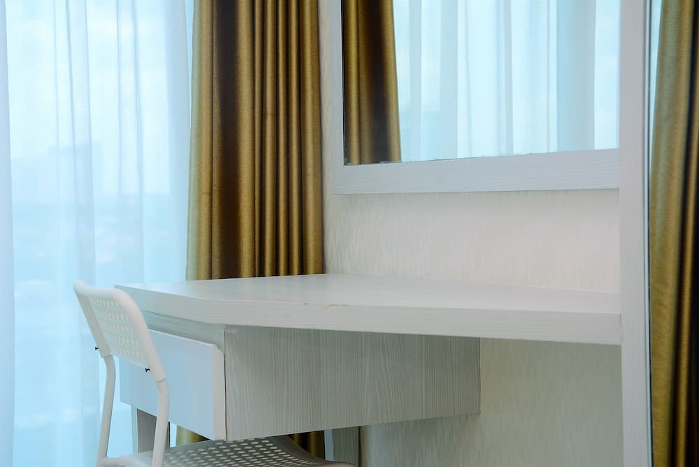 Comfy with Modern Style 1BR Grand Kamala Lagoon Apartment