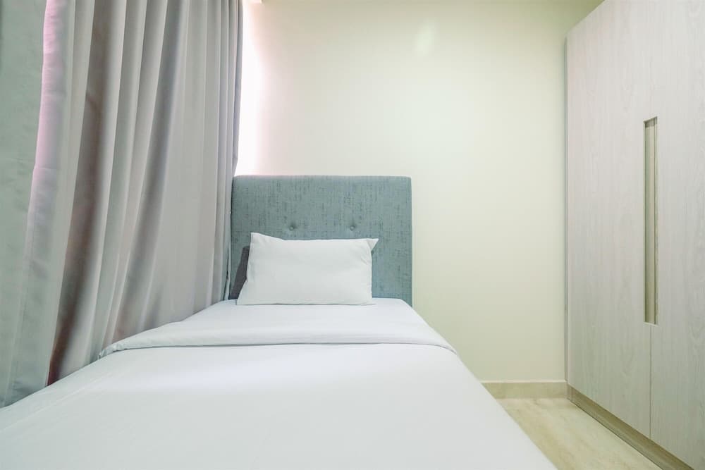 Cozy Stay @ Strategic Place 2BR Menteng Park Apartment