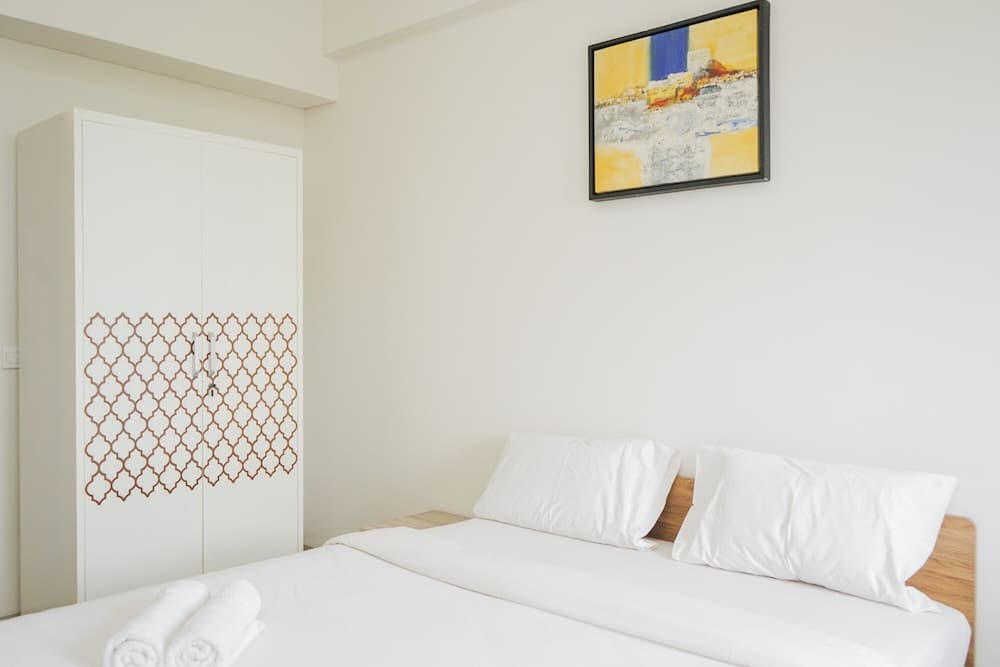 Comfy Studio with Minimalist Design Parkland Avenue Apartment