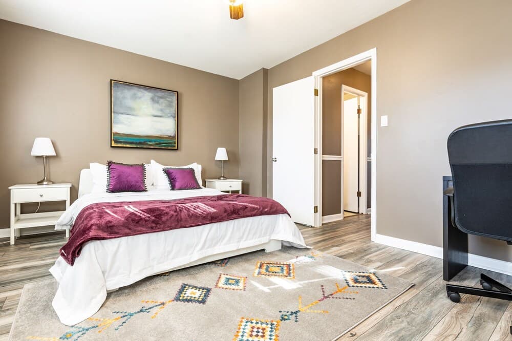 Charming 3BR House Cozysuites Pool Table