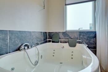 Luxury Holiday Home near Beach