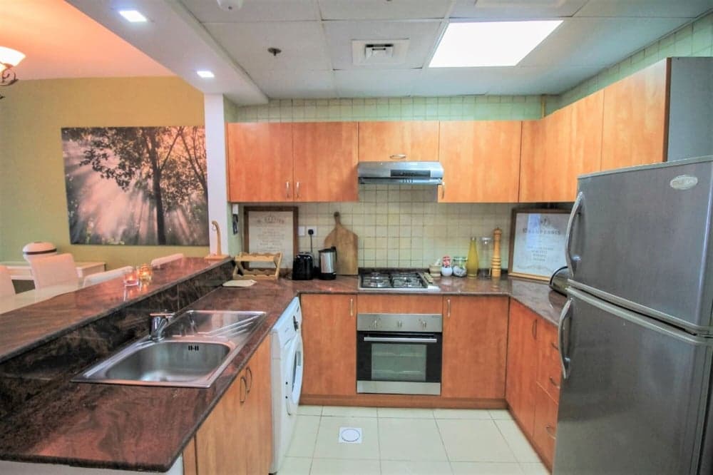 Cute & Elegant Stay at Marina Diamonds