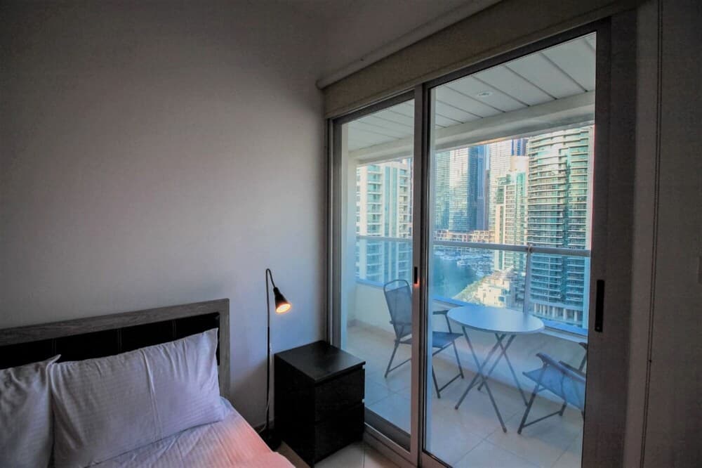 Cute & Elegant Stay at Marina Diamonds