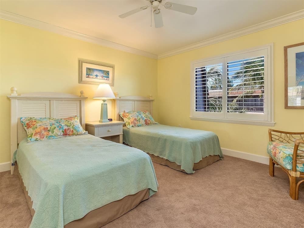 Shorewood Condos by Dream Vacation Rentals