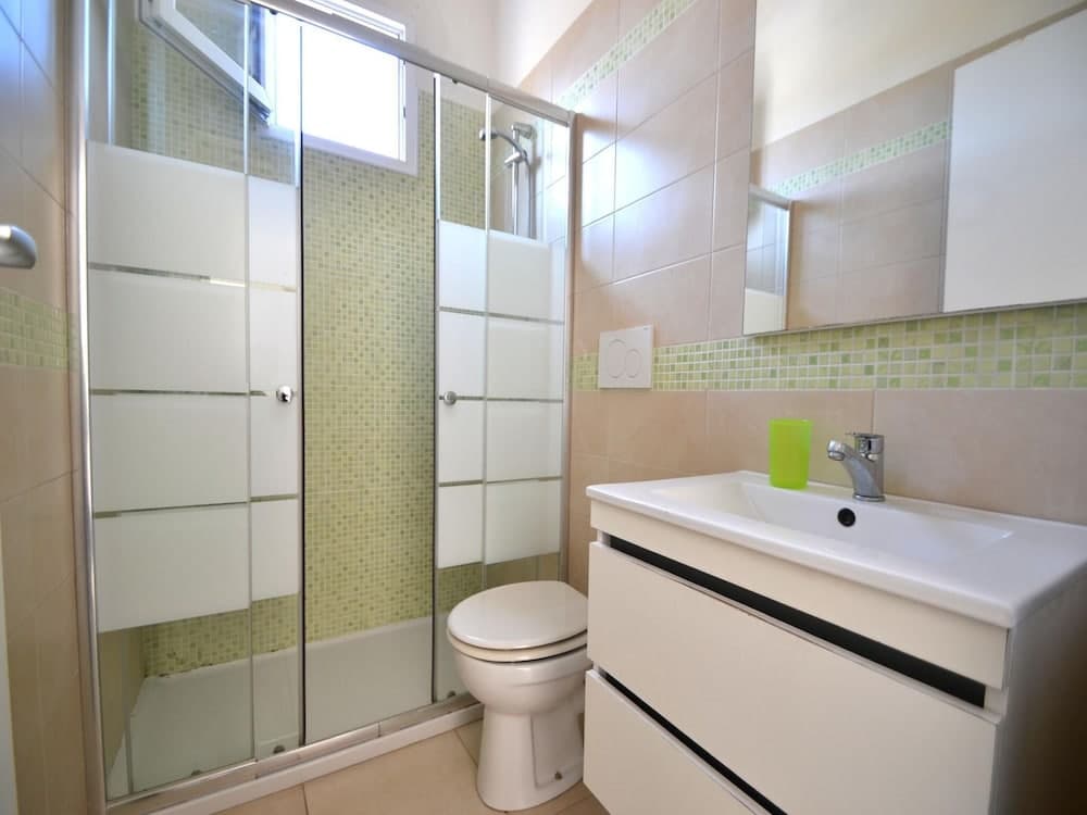 Charming Apartment In Central Location With Air Conditioning, Pets