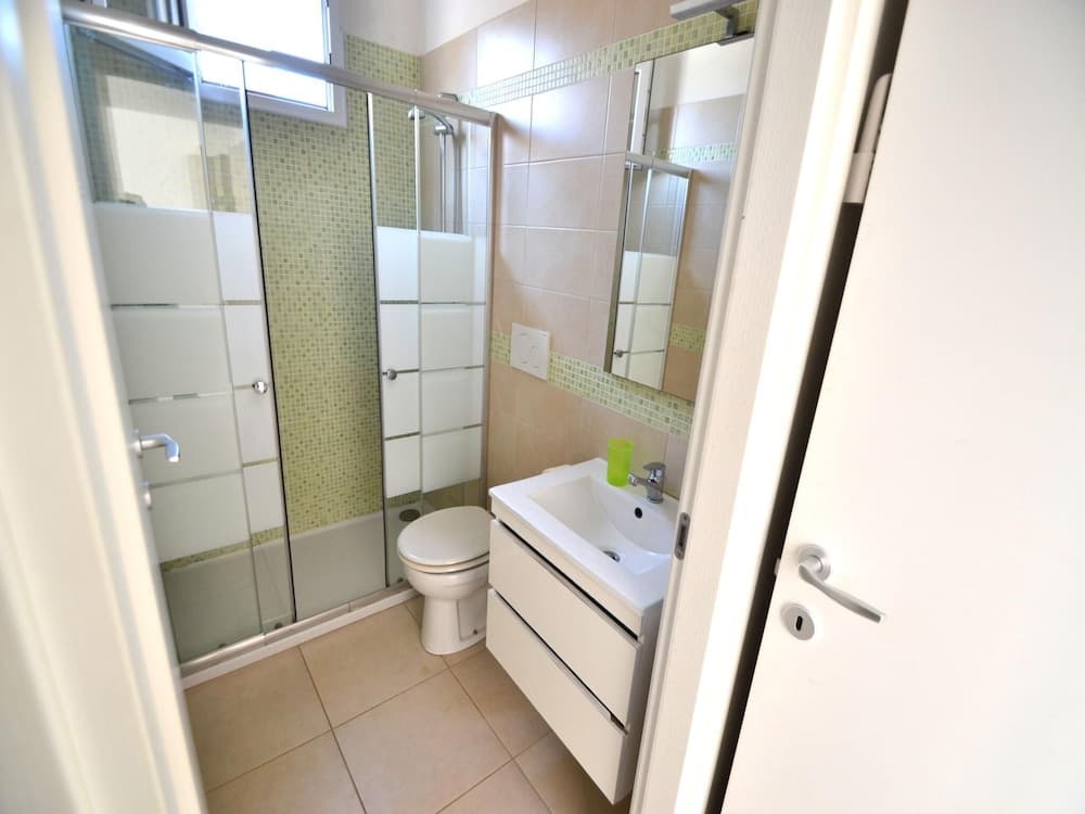 Charming Apartment In Central Location With Air Conditioning, Pets