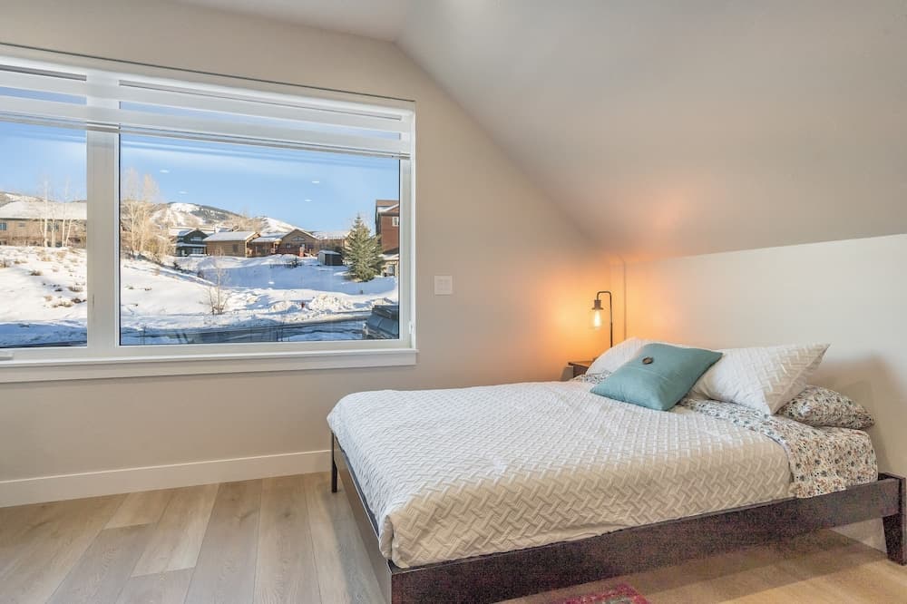 845 Mill Run Court 5 Bedroom Home by RedAwning