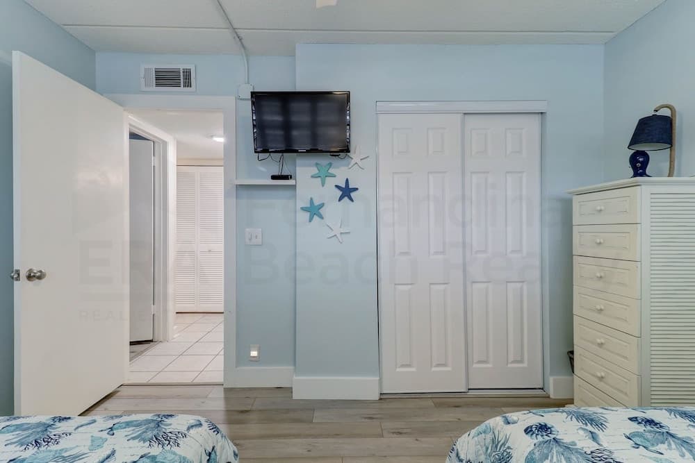 Spotted Sandpiper Condo Easy access to Pier, Pool and Beach Access are Steps Away by RedAwning