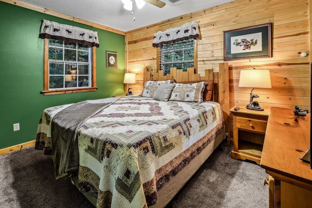 Amazing Dreams 2 Bedroom Cabin by RedAwning