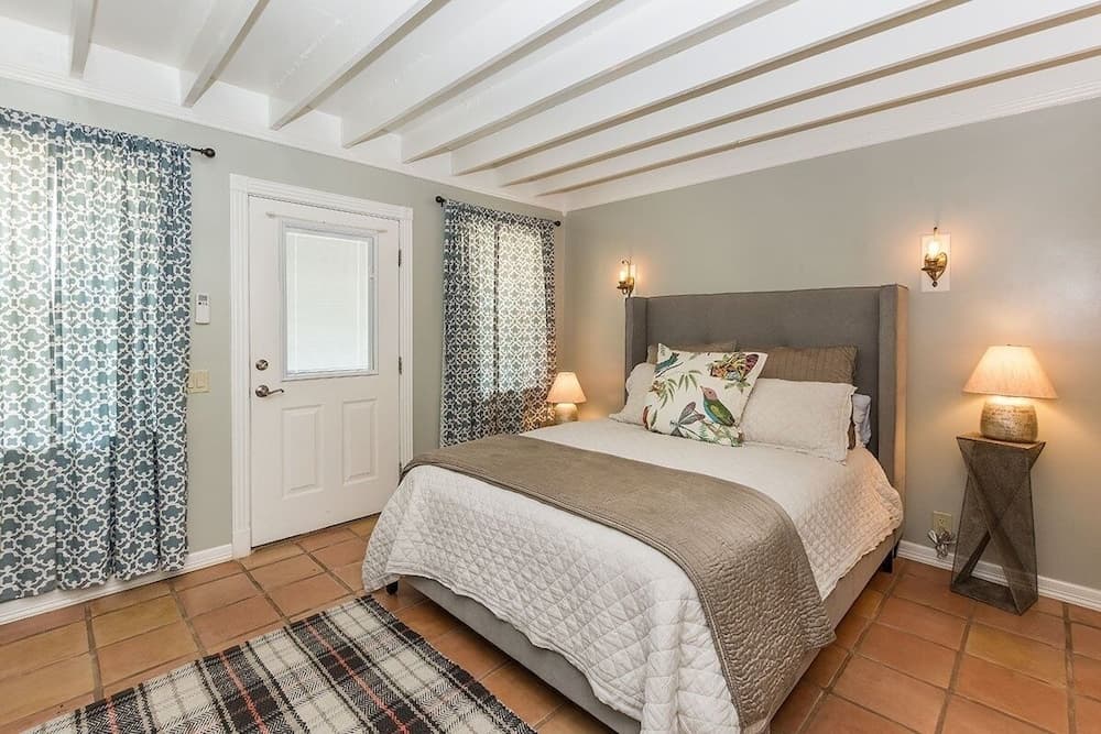 Fischer 3 Bedroom Farmhouse by RedAwning