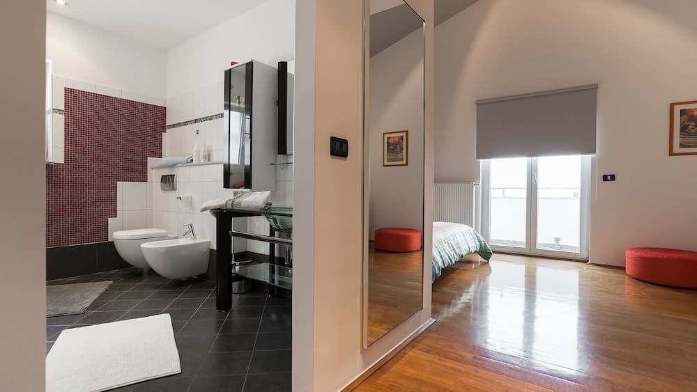 Villa Aylin, 5-bed, Next to the sea