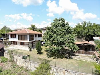 Lovely 4-bed House in Kosti