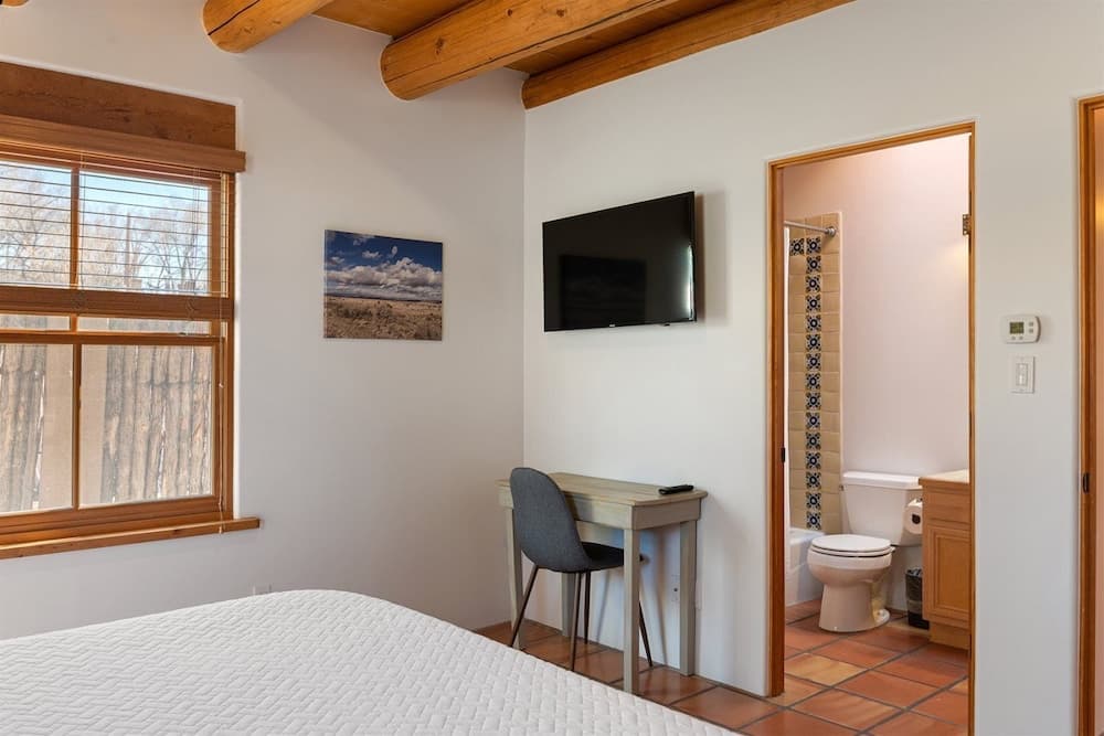 Casa Pico - Ideal Location, Fantastic Workspaces, Perfect Patio