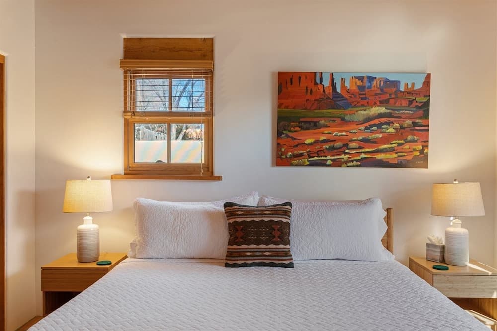 Casa Pico - Ideal Location, Fantastic Workspaces, Perfect Patio