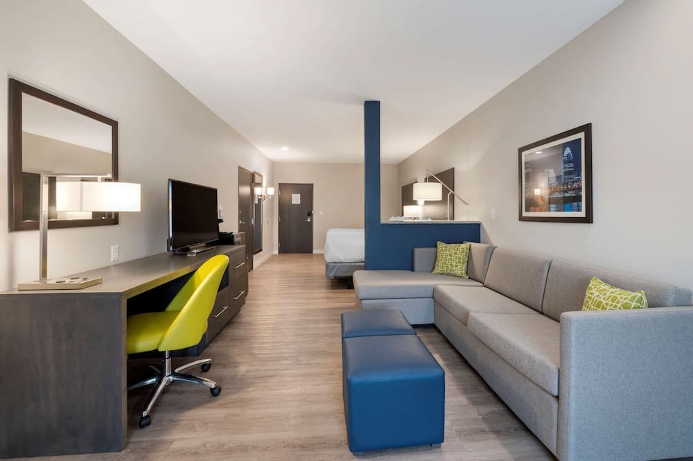 Comfort Suites Cincinnati University - Downtown