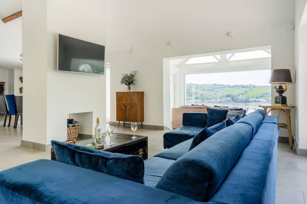 The Curlews - On sea Estuary With Hydrotherapy spa