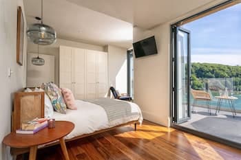 Two Guns Contemporary Stylish Townhouse With Stunning sea Views