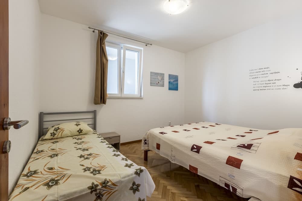 House With Private Pool M&M