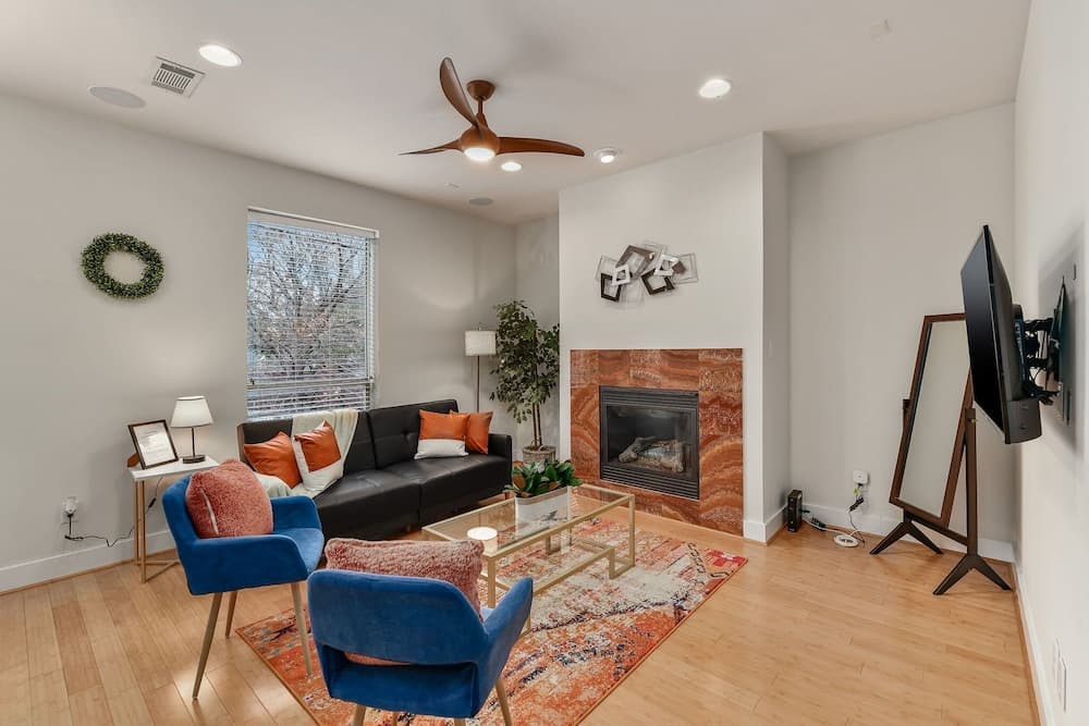 CozySuites Oak Lawn with great rooftop