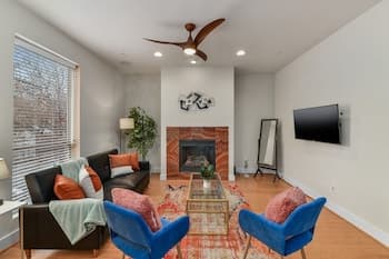 CozySuites Oak Lawn with great rooftop