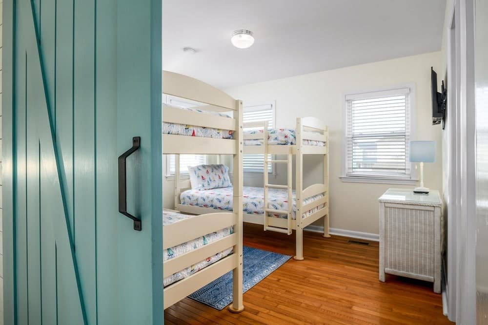 Dream Weaver 4 Bedroom Home by RedAwning