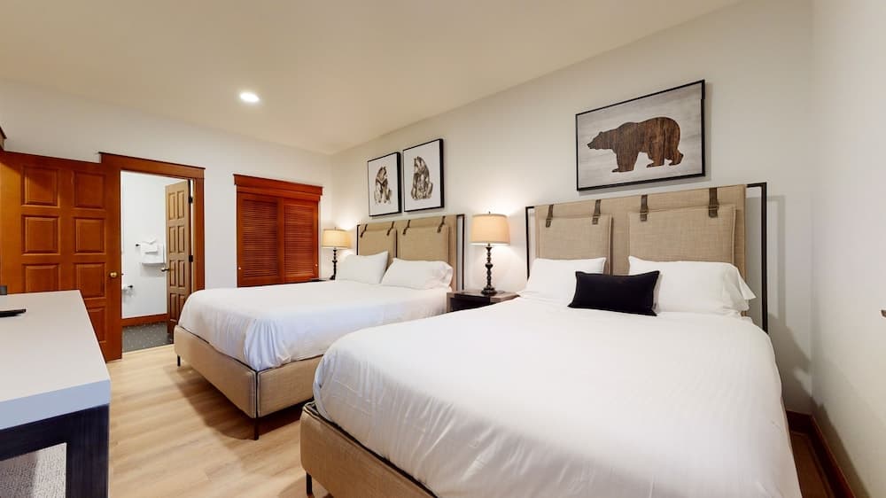 Timbers 6 Updated and Pet-Friendly, Private Jacuzzi, Private Garage by RedAwning