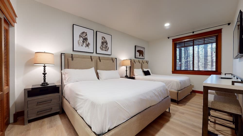 Timbers 6 Updated and Pet-Friendly, Private Jacuzzi, Private Garage by RedAwning