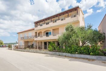 Beachfront Apartment Mira 1