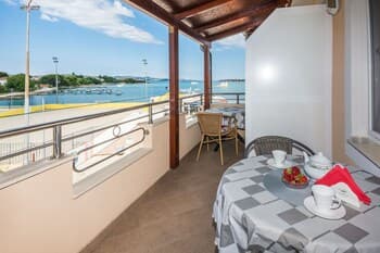 Beachfront Apartment Mira 2