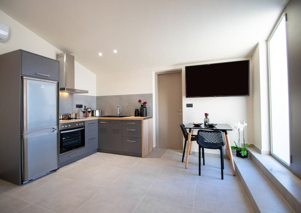 Manthos Beachfront Luxury Suite