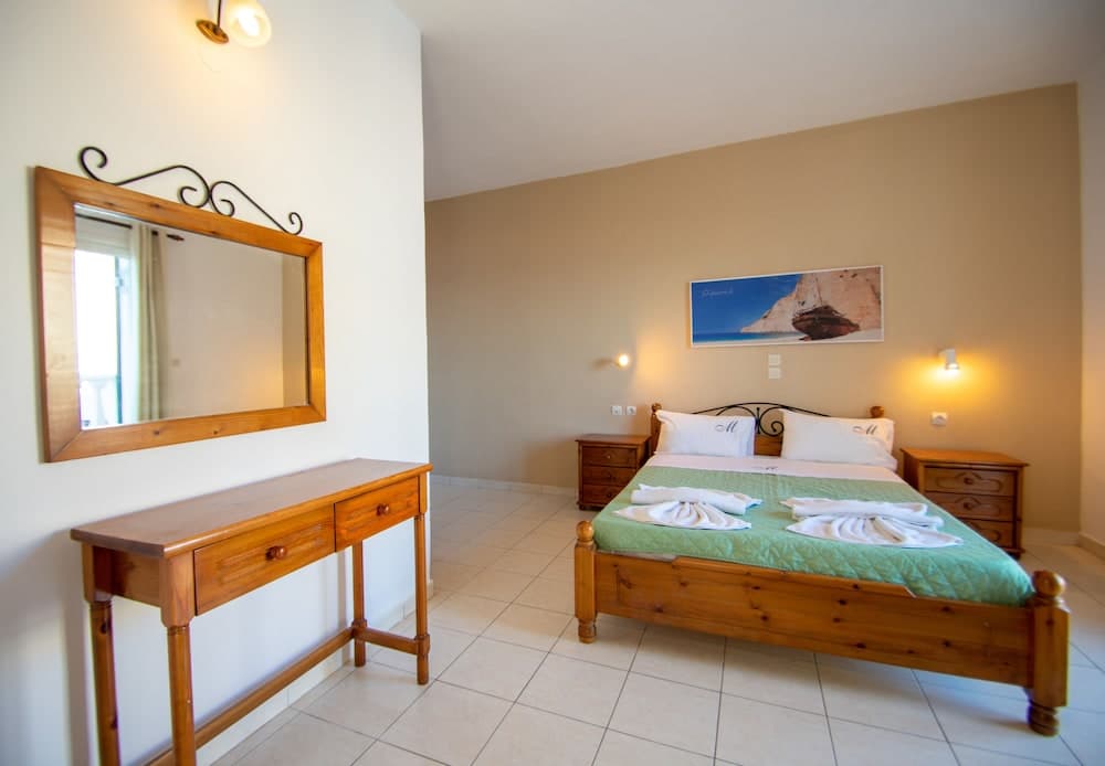 Manthos Beachfront Apts & Pool