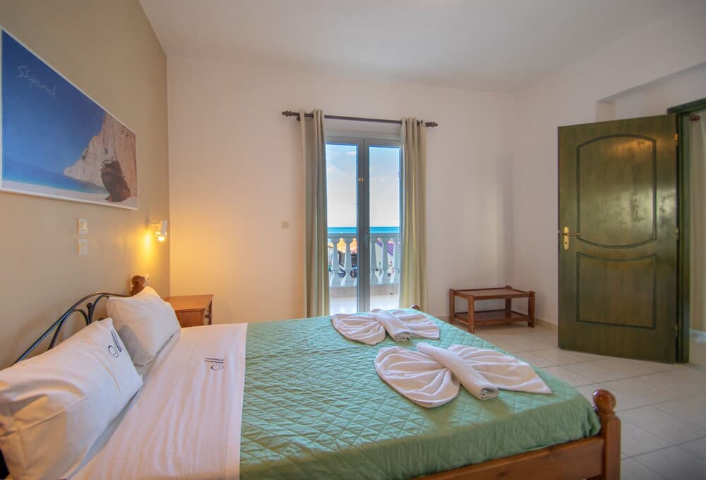 Manthos Beachfront Apts & Pool