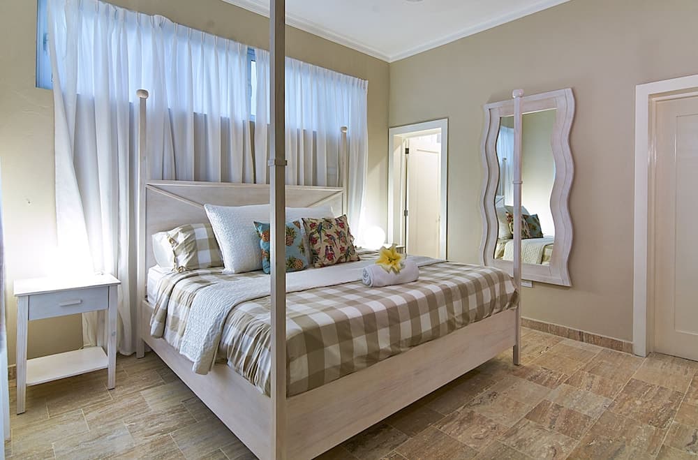 Playa Laguna Beach Condos