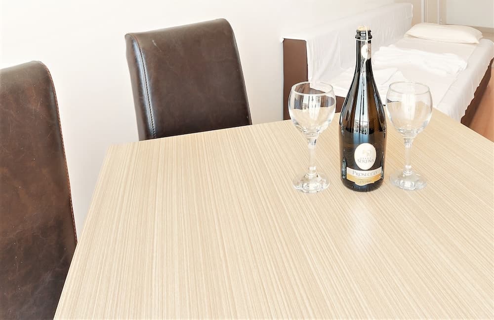 Sunny Beach Retreat - 2-bedroom Apartment