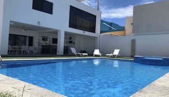 Big House Pool Grill, 4 Bedrooms 12 ppl AC Ocean View TV Wifi