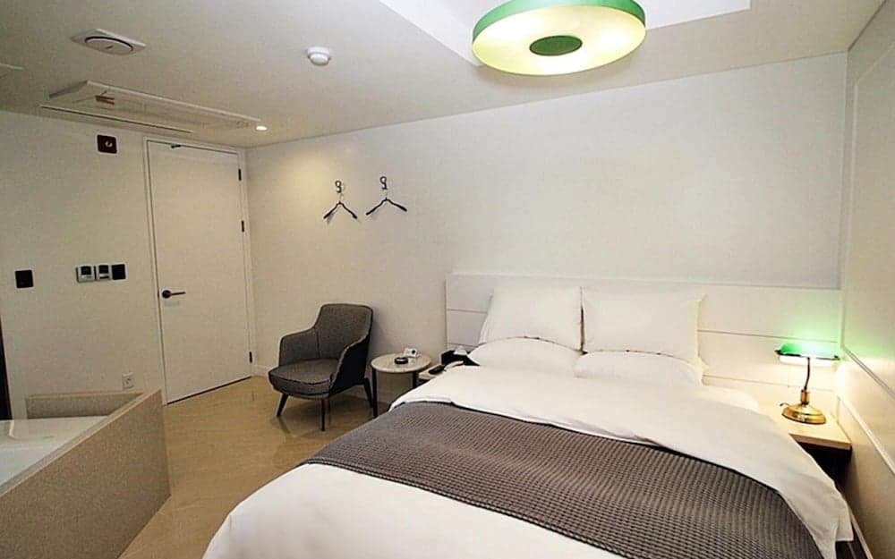 Hapjeong Circle Hotel