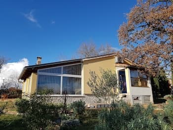 Lovely 2-bed House in Klarici Close to Pula