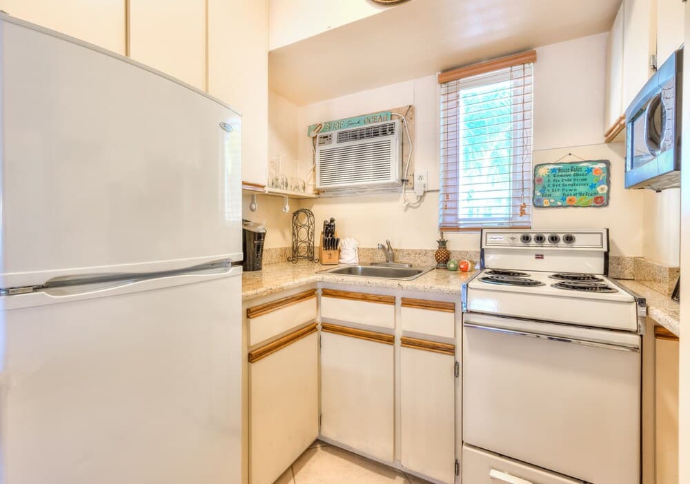 Tropic Terrace #8 - Beachfront Rental 2 Bedroom Condo by Redawning