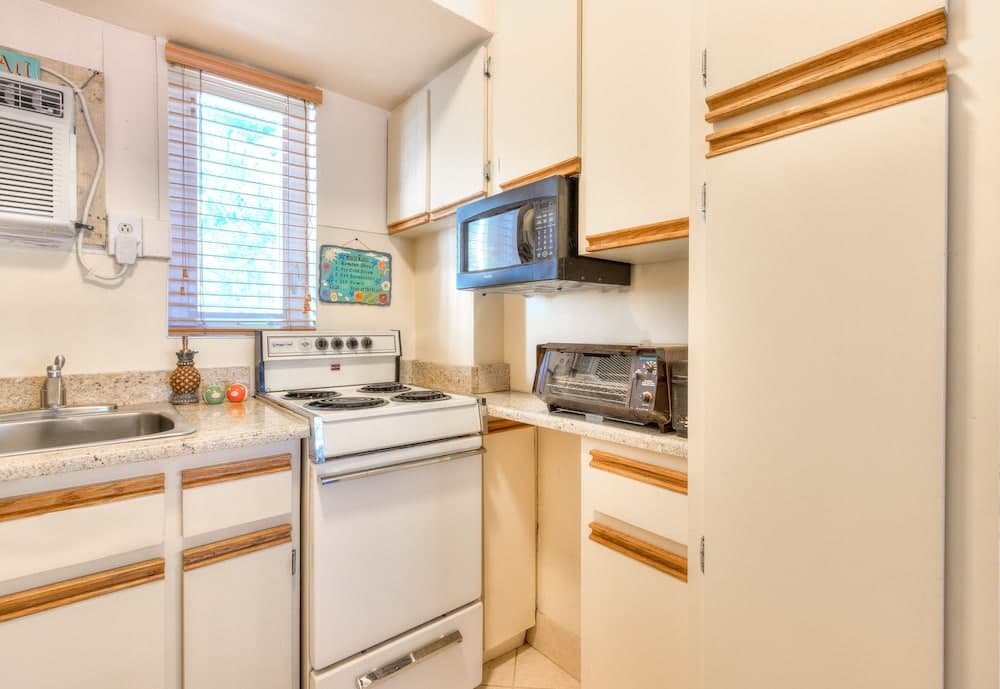 Tropic Terrace #8 - Beachfront Rental 2 Bedroom Condo by Redawning